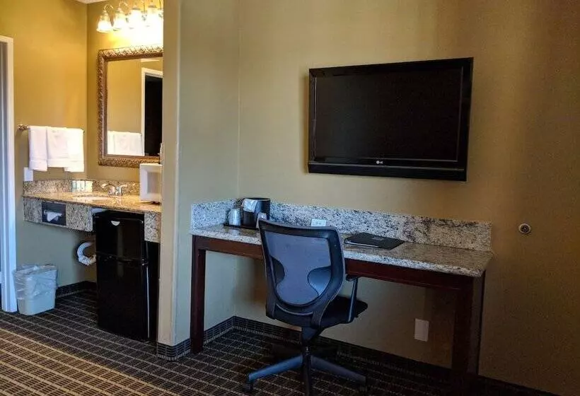 سوییت, Quality Inn & Suites Westminster Seal Beach