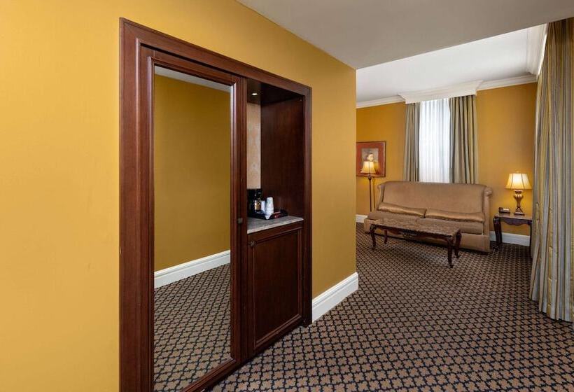 سوییت, The Lafayette New Orleans By Kasa