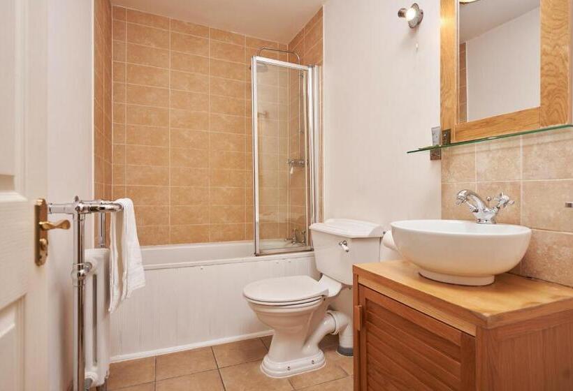 جناح عائلي, The Wellington