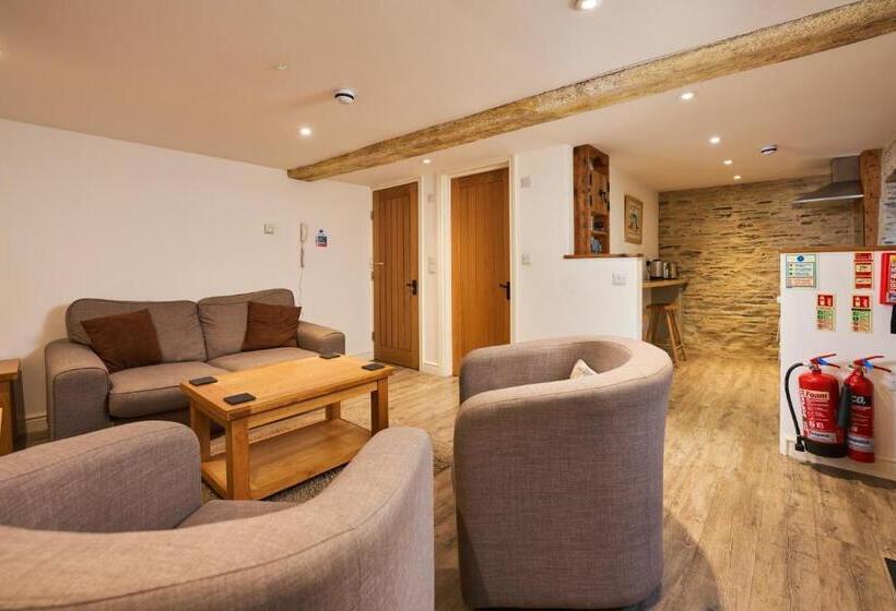 شقة غرفة واحدة, The Wellington