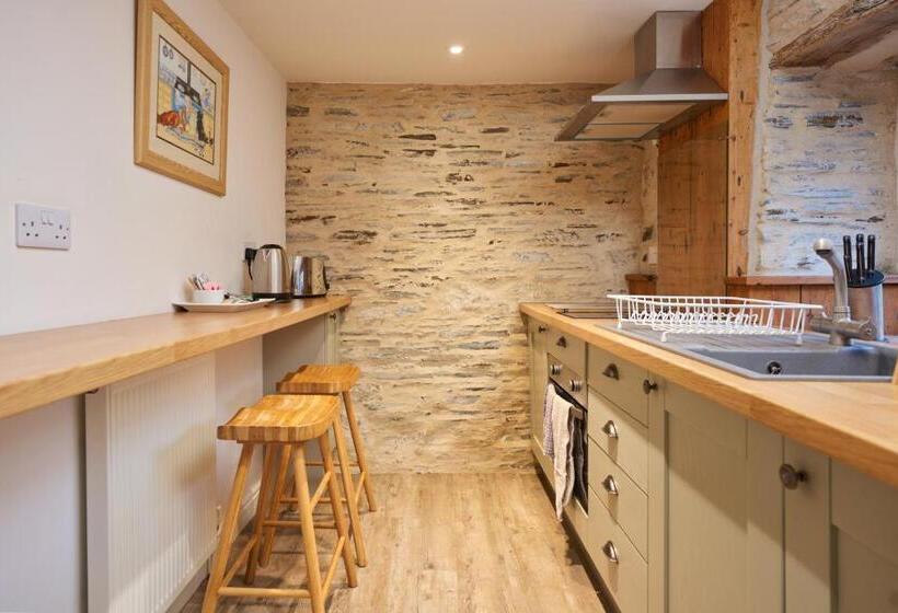 شقة غرفة واحدة, The Wellington