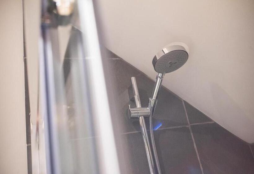 شقة غرفتين, The Wellington