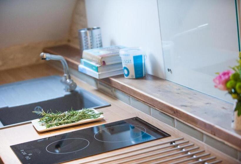 شقة غرفتين, The Wellington