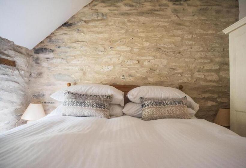 شقة غرفتين, The Wellington