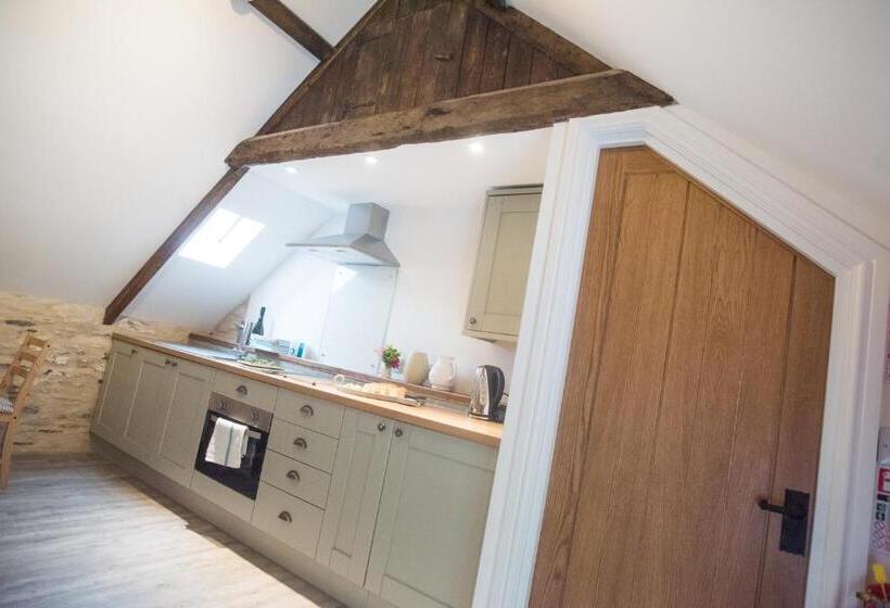 شقة غرفتين, The Wellington