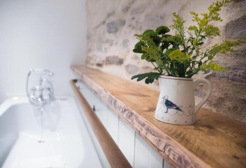 شقة غرفتين, The Wellington