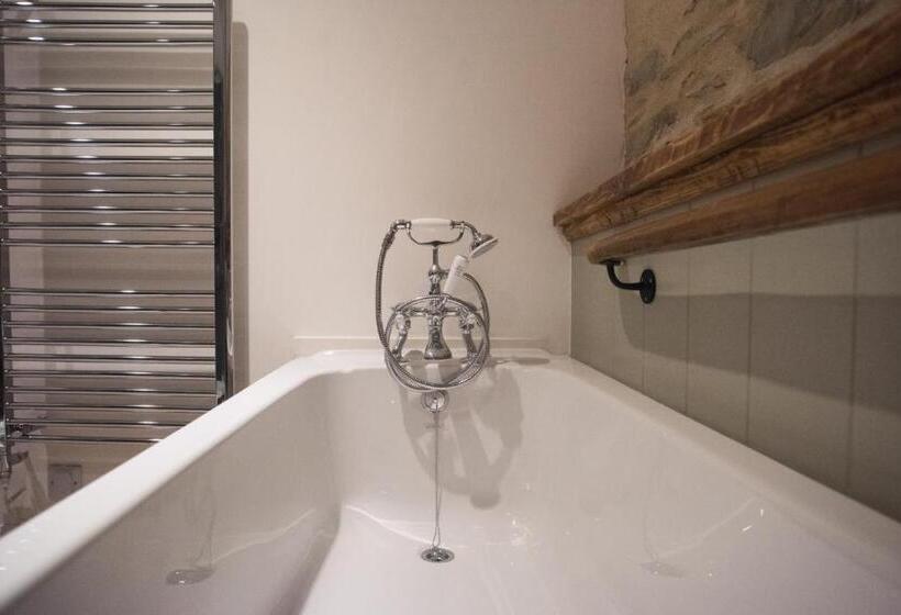 شقة غرفتين, The Wellington