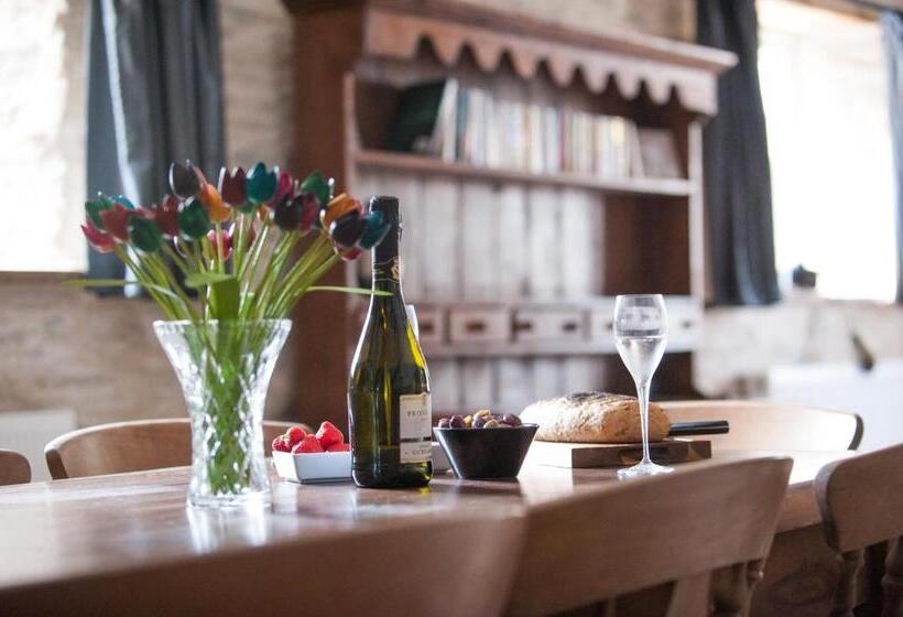 شقة غرفتين, The Wellington