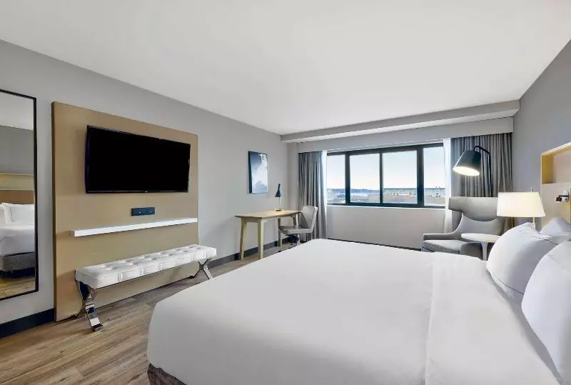 キングサイズベッドのスタンダードルーム, Doubletree By Hilton Davenport