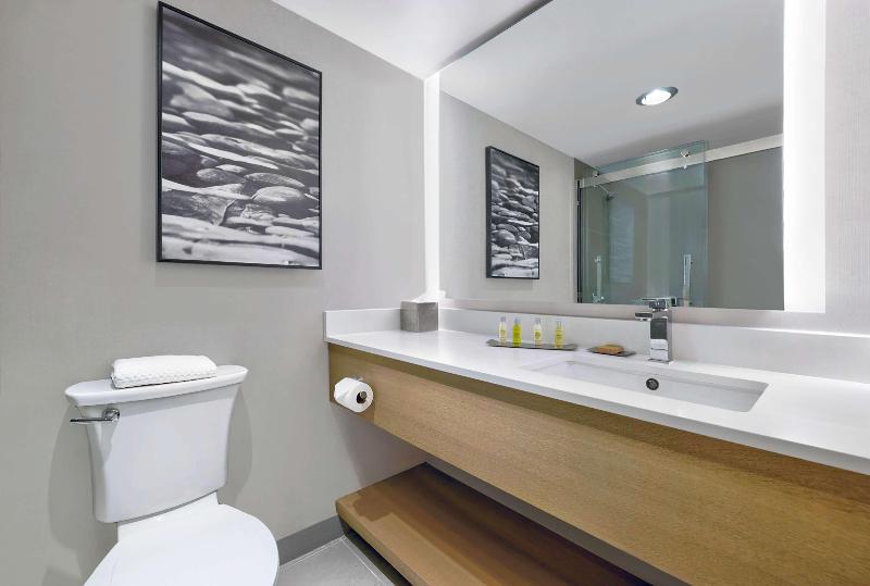 חדר סטנדרט עם מיטת קינג, Doubletree By Hilton Davenport