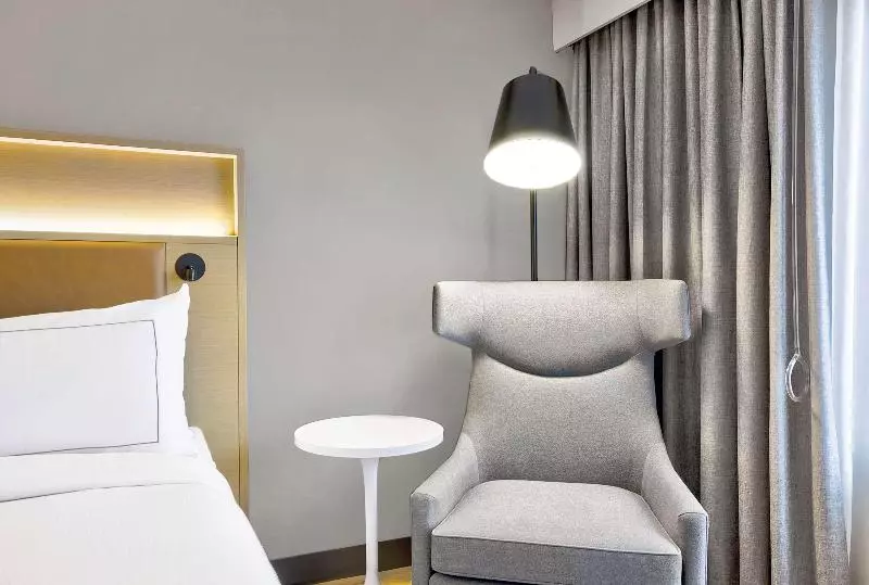 身障者適用キングサイズベッドルーム, Doubletree By Hilton Davenport