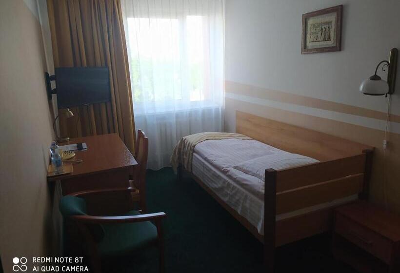 اتاق استاندارد یک نفره, Konin