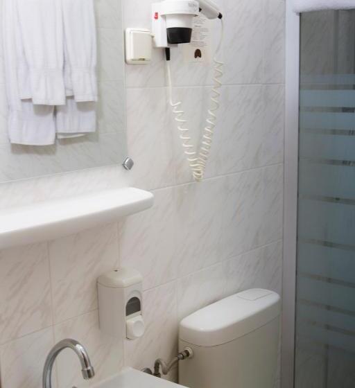 اتاق استاندارد چهار تخته, Molnár