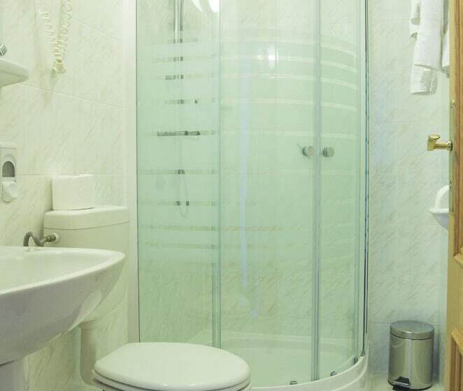 اتاق استاندارد یک نفره, Molnár