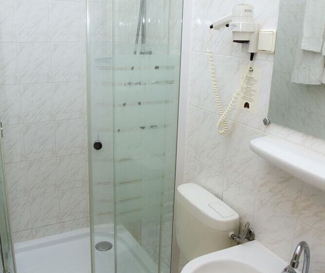 اتاق استاندارد یک نفره, Molnár