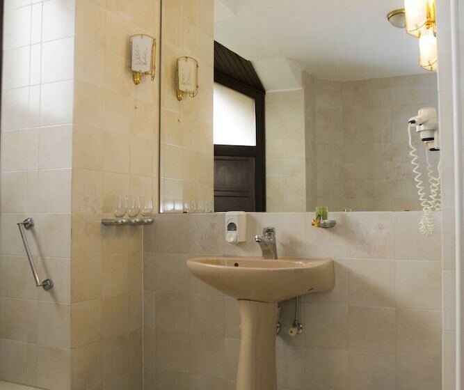 اتاق استاندارد, Molnár