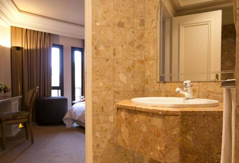 اتاق استاندارد یک نفره, Nassim