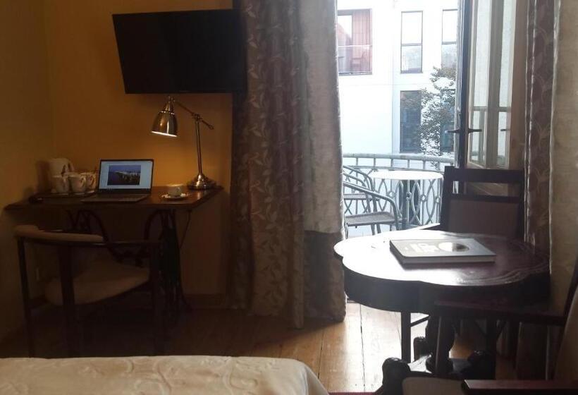 اتاق استاندارد سه نفره, Pensjonat Eden