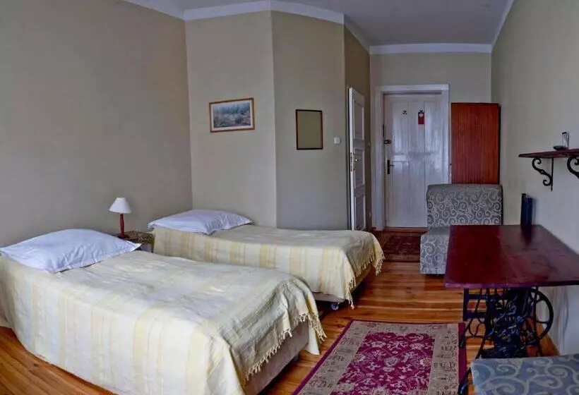 Economy Triple Room, Pensjonat Eden