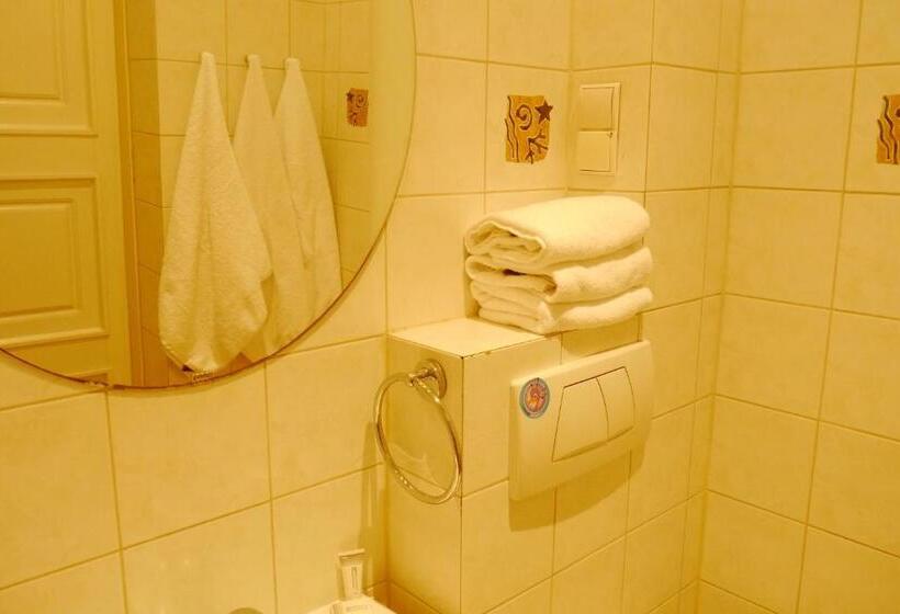 اتاق استاندارد سه نفره, Pensjonat Eden