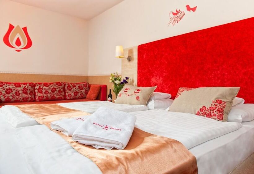 اتاق استاندارد, Piroska