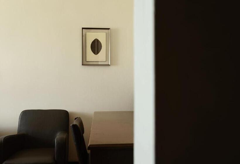 スタンダードシングルルーム, Pod Różą