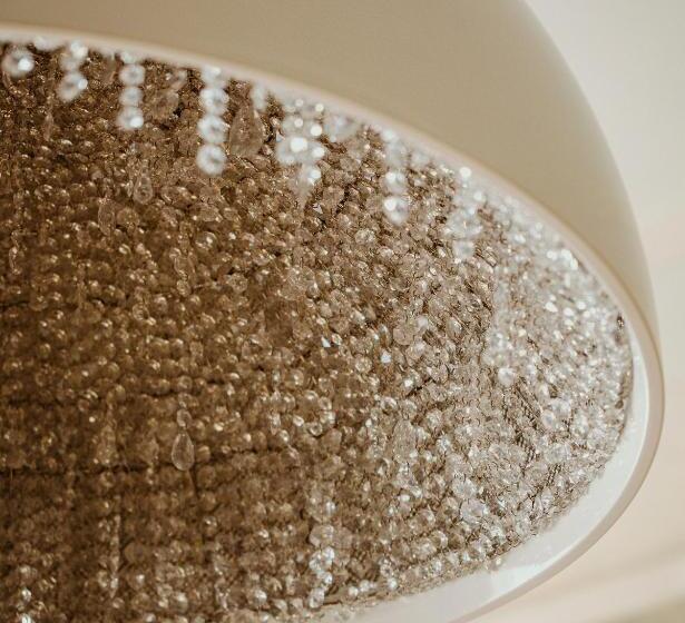 ジュニアスイート, Pod Różą