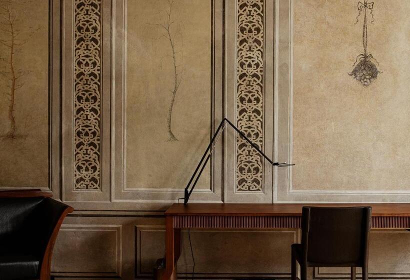 ジュニアスイート, Pod Różą