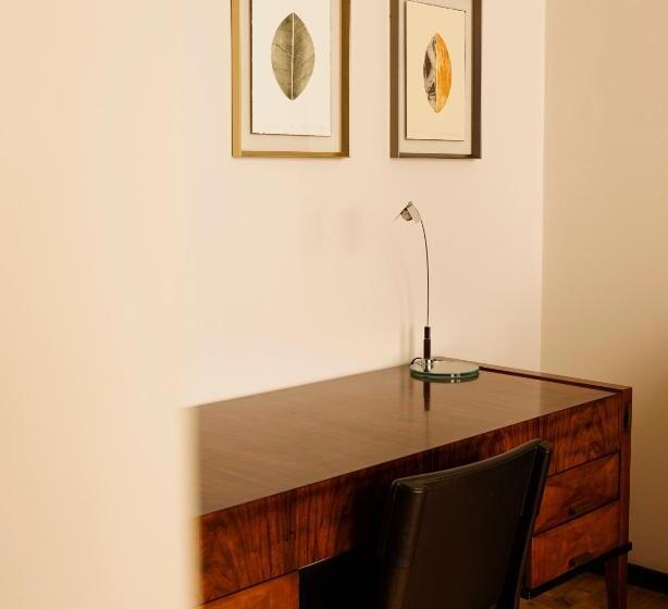 デラックスルーム, Pod Różą