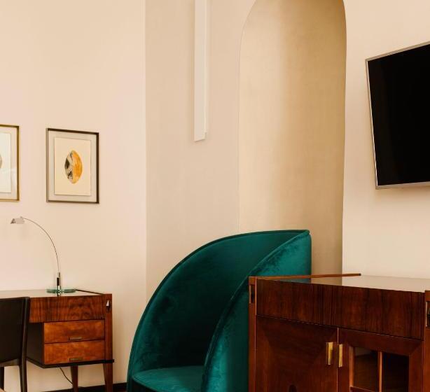 デラックスルーム, Pod Różą