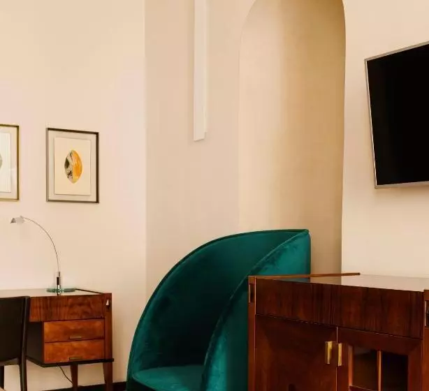 اتاق لوکس, Pod Różą