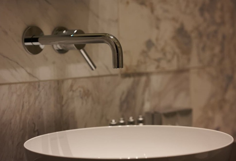 ジュニアスイート, Pod Różą