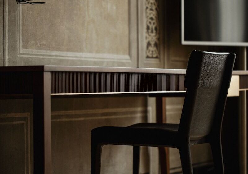 ジュニアスイート, Pod Różą