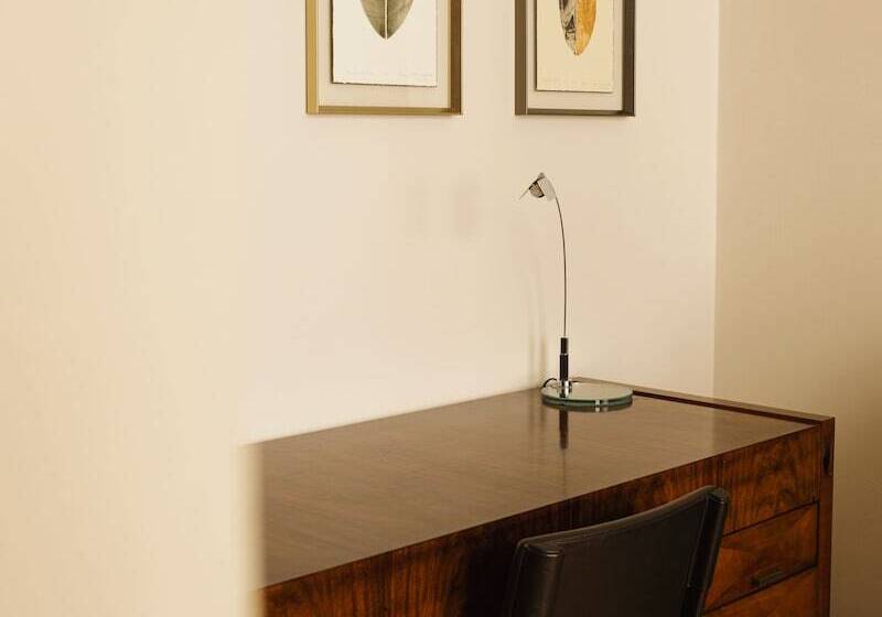 デラックスルーム, Pod Różą