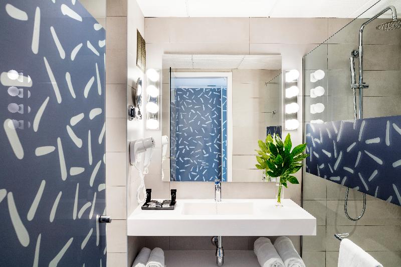 ジュニアスイート, Pod Różą