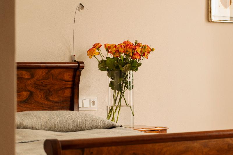 デラックスルーム, Pod Różą