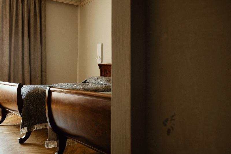 デラックスルーム, Pod Różą