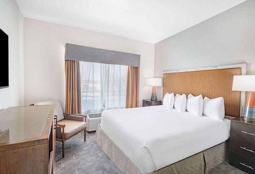 스위트, Ramada By Wyndham Bakersfield