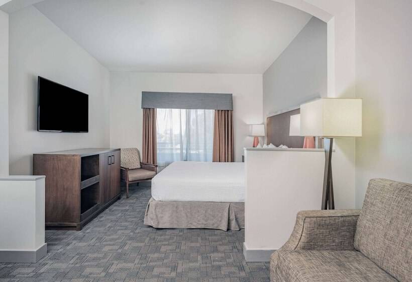 스위트, Ramada By Wyndham Bakersfield