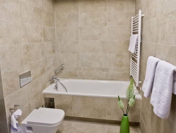 1ベッドルームアパートメント, Tarnovia