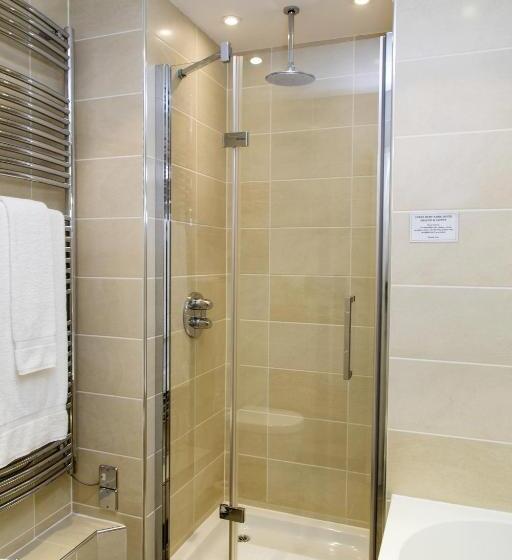 חדר משפחתי, Tewinbury Farm