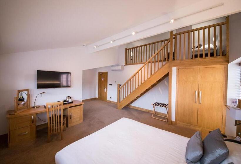 חדר משפחתי, Tewinbury Farm