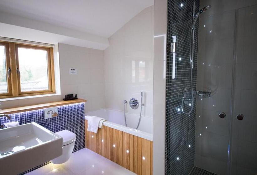 חדר משפחתי, Tewinbury Farm