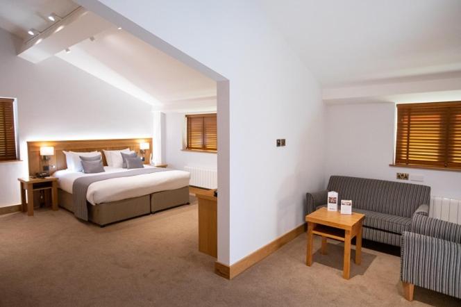 غرفة عائلية, Tewinbury Farm