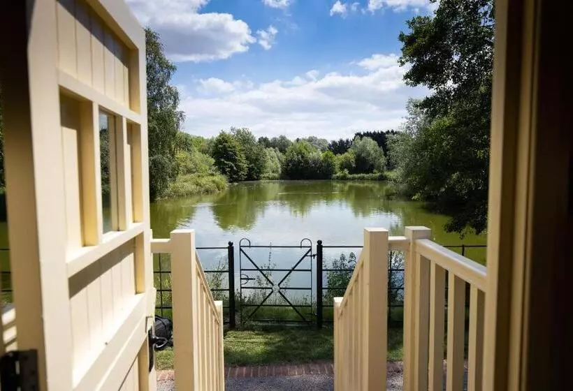 Maja/Mökki, Tewinbury Farm