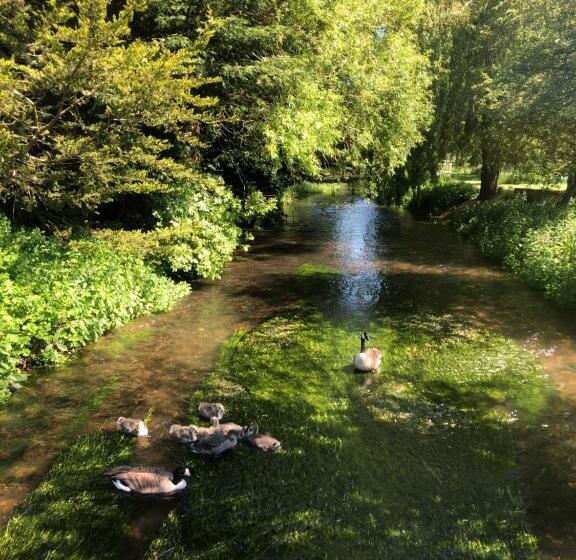 كابينة, Tewinbury Farm