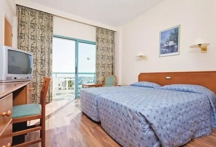 Quarto standard vista piscina, Antigoni