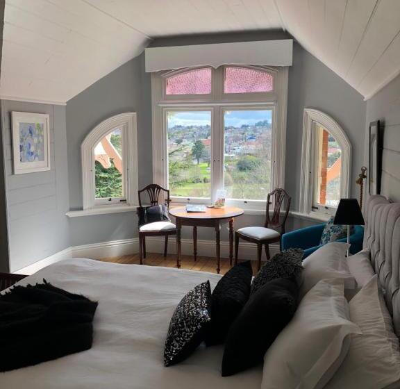 جناح سرير كينج, Arcoona Manor