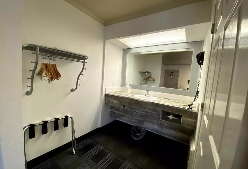 身障者適用スタンダードルーム, Bridgepoint Inn Daly City