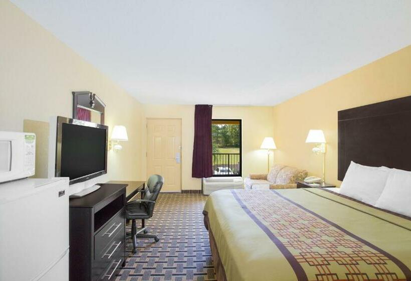 带大床的标准间, Days Inn By Wyndham Andalusia